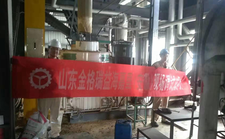 稻殼顆粒機生產線在現(xiàn)場調試成功