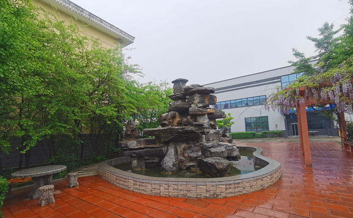 處理農(nóng)林廢棄物，變樹(shù)枝為燃料顆粒，節(jié)能環(huán)保，一起保衛(wèi)我們的藍(lán)天白云.jpg