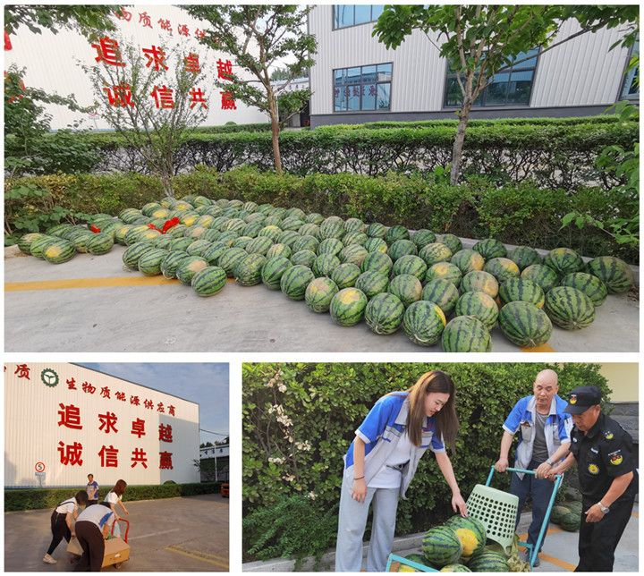 各部門派來領(lǐng)西瓜的代表，各個(gè)喜笑顏開.jpg